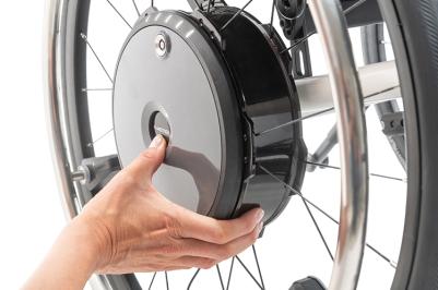 Motorisation fauteuil roulant manuel Invacare Alber e-Motion M25 - Assistance électrique simple et rapide