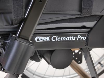 Fauteuil roulant confort Invacare Rea Clematis Pro - Réglage en largeur