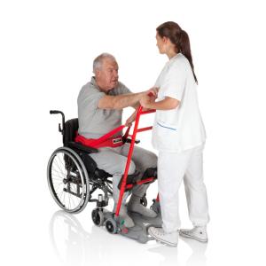 ReTurnBelt caregiver frontally holding the belt FR